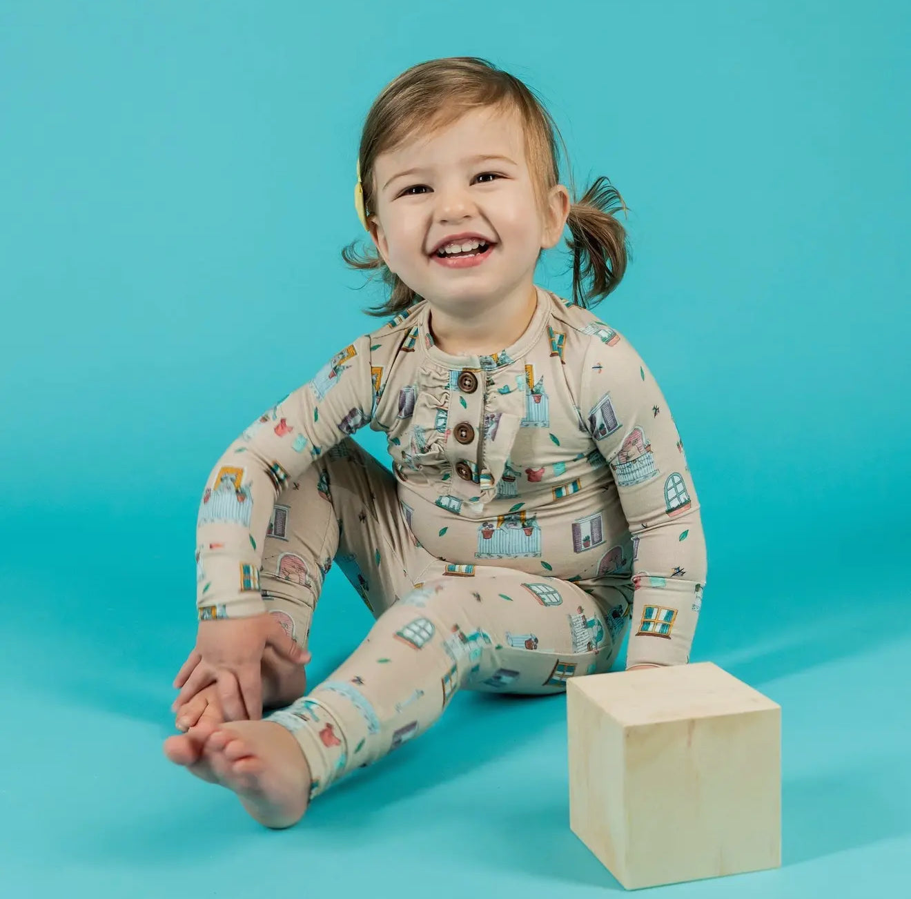 The Petite Giraffe bamboo long sleeve 2-piece pajamas