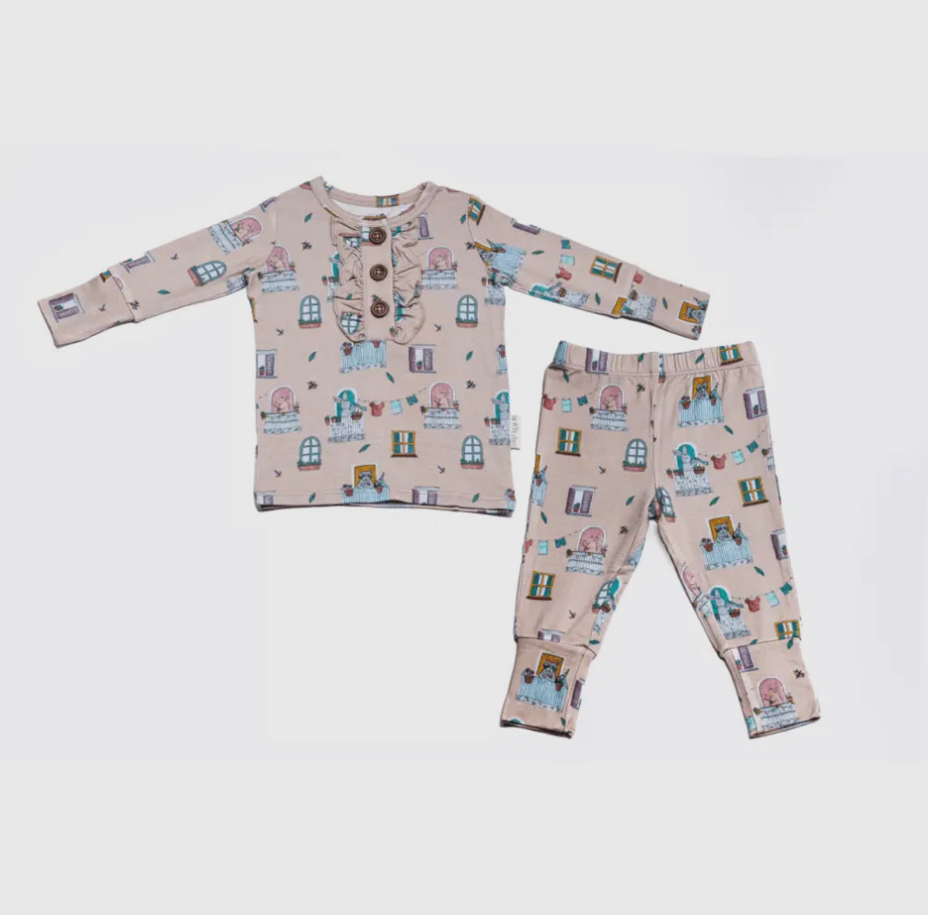 The Petite Giraffe bamboo long sleeve 2-piece pajamas